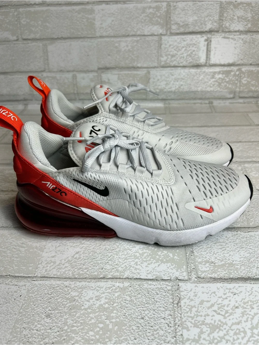 Nike Air Max 270 White with Red Accents Sneakers Y7 Woman’s 8.5